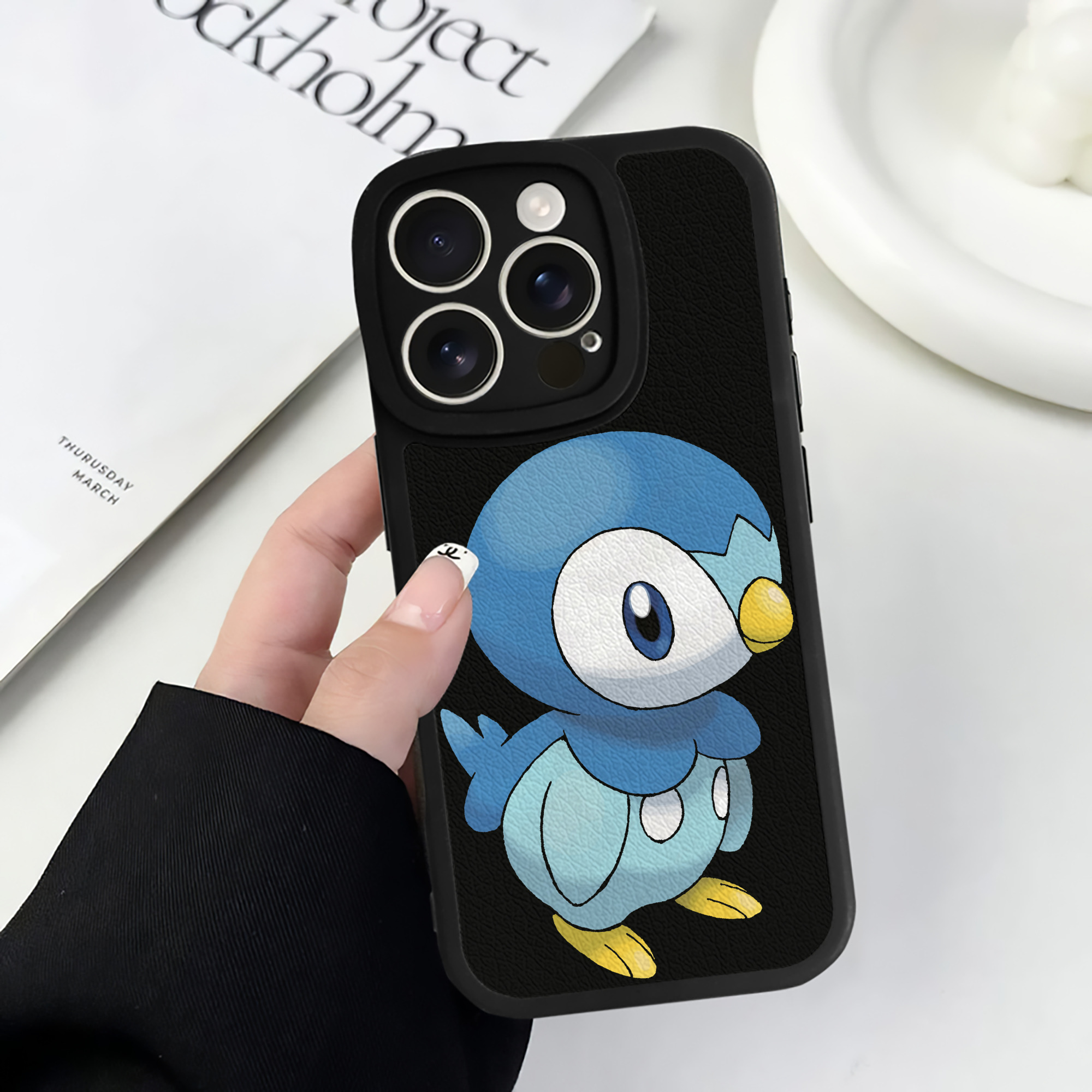 （画像用） ポケットモンスター Pokémon 【iPhone 16シリーズ対応】シリコンスマホケース（レザー調） 材質：シリコン